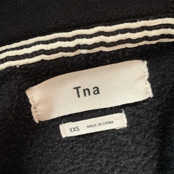 BLACK - TNA hoodie with the white TNA logo - XXS - Picture 3 of 4